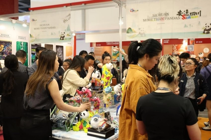 中国语言讲述巨匠精神——《百年巨匠》IP亮相香港国际授权展(图9)