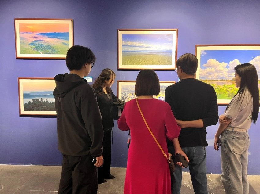 展示丰林四季旅游资源,“大美伊春·魅力丰林”四季风光摄影作品展上海站开幕(图2) 展示丰林四季旅游资源,“大美伊春·魅力丰林”四季风光摄影作品展上海站开幕(图2)