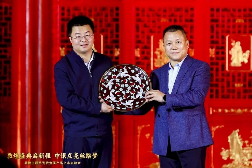 "丝路梦"再启航!敦煌主题贵金属亮相中国工艺美术馆(图9) "丝路梦"再启航!敦煌主题贵金属亮相中国工艺美术馆(图9)