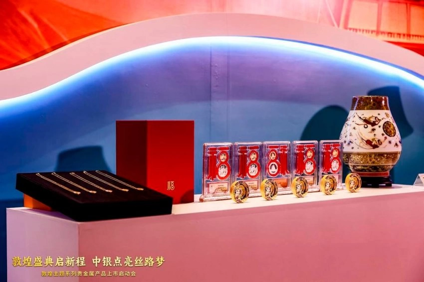 "丝路梦"再启航!敦煌主题贵金属亮相中国工艺美术馆(图7) "丝路梦"再启航!敦煌主题贵金属亮相中国工艺美术馆(图7)