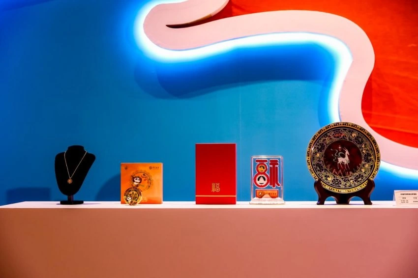 "丝路梦"再启航!敦煌主题贵金属亮相中国工艺美术馆(图8) "丝路梦"再启航!敦煌主题贵金属亮相中国工艺美术馆(图8)