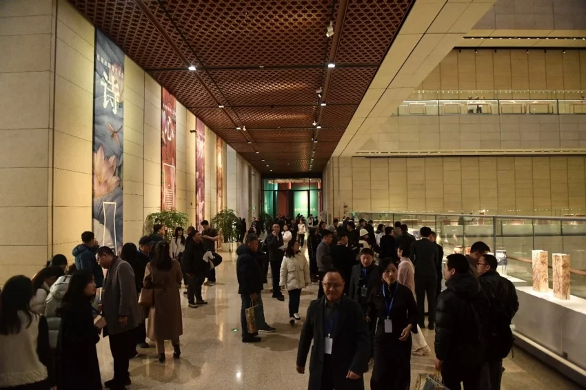 倡扬东方新古典美学:“诗心万象——张闻冰陶瓷艺术展”在京启幕(图10) 倡扬东方新古典美学:“诗心万象——张闻冰陶瓷艺术展”在京启幕(图10)