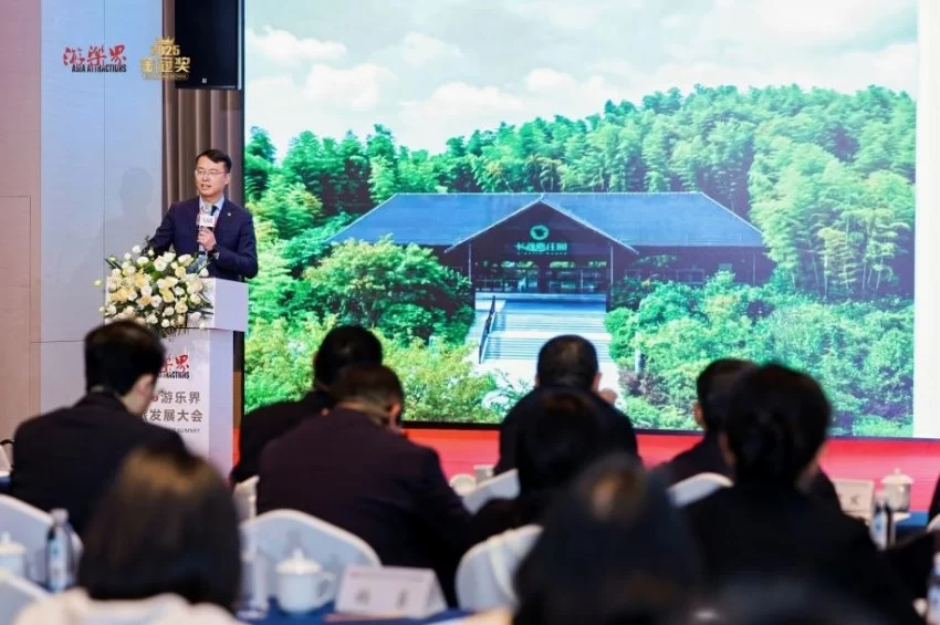 湄公河旅游旗下湖州长颈鹿庄园斩获2025“游乐界•金冠奖”杰出亲子乐园奖(图2) 湄公河旅游旗下湖州长颈鹿庄园斩获2025“游乐界•金冠奖”杰出亲子乐园奖(图2)