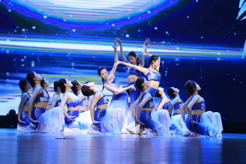 “旅游之夜”闪耀南宁师大校园(图3)