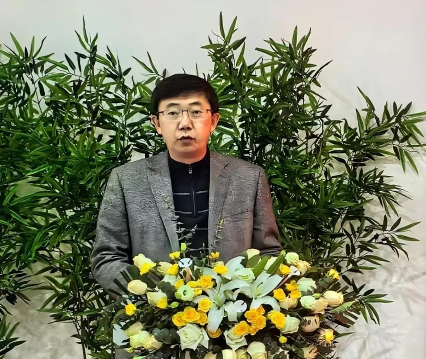 惊艳亮相！常沙娜珐琅艺术新作《霓裳天马》（米色版）北京首发(图3)