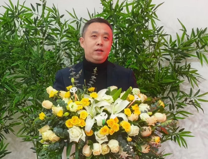 惊艳亮相！常沙娜珐琅艺术新作《霓裳天马》（米色版）北京首发(图4)