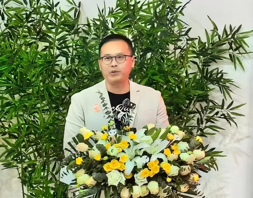 惊艳亮相！常沙娜珐琅艺术新作《霓裳天马》（米色版）北京首发(图5)