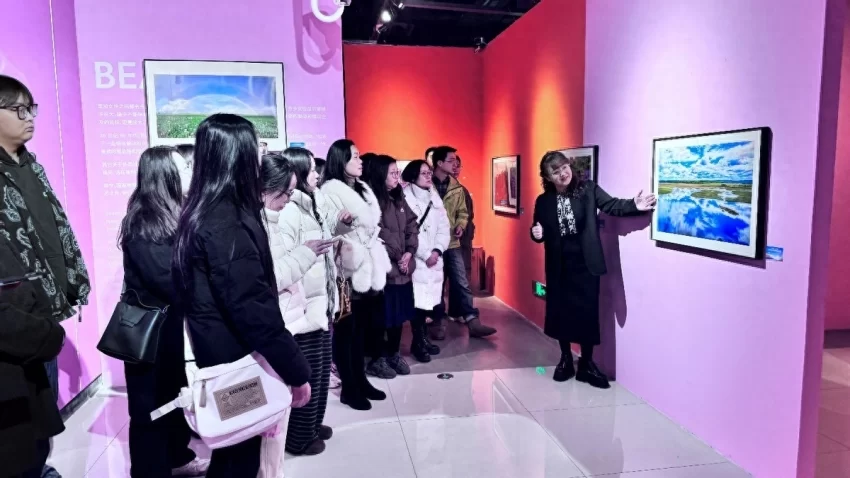 苏韵遇林海 美景赴江南 ——“大美伊春·魅力丰林”四季风光摄影展2026苏州首站启幕(图1) 苏韵遇林海 美景赴江南 ——“大美伊春·魅力丰林”四季风光摄影展2026苏州首站启幕(图1)