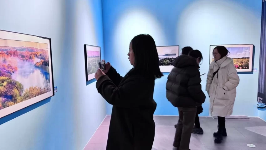 苏韵遇林海 美景赴江南 ——“大美伊春·魅力丰林”四季风光摄影展2026苏州首站启幕(图3) 苏韵遇林海 美景赴江南 ——“大美伊春·魅力丰林”四季风光摄影展2026苏州首站启幕(图3)