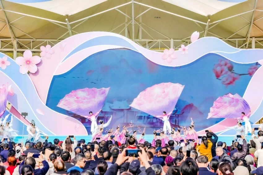 鹤舞樱飞 向新而行——2026樱花季鹤壁文旅推介大会开幕(图2)