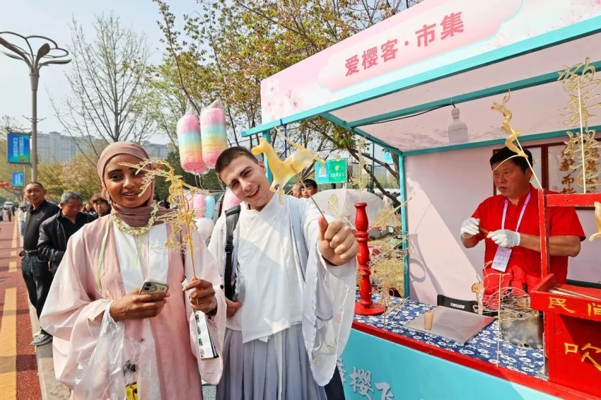 樱花下的“动”与“静”：鹤壁，正绽放出向上的城市生命力(图3)