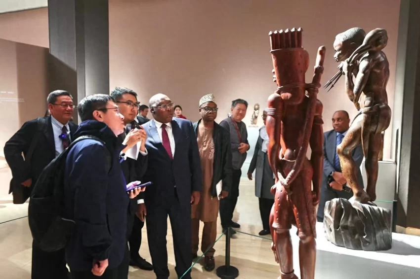 “文明互鉴·木载万象——中国美术馆藏非洲木雕展”开幕(图1) “文明互鉴·木载万象——中国美术馆藏非洲木雕展”开幕(图1)