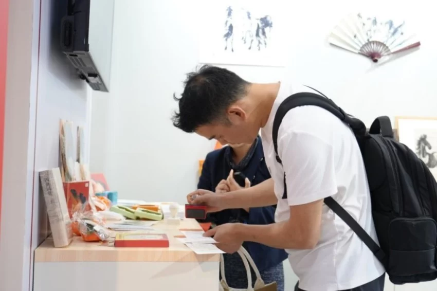连接全球创意,共绘文博未来——北京市文物局再次亮相香港国际授权展(图7) 连接全球创意,共绘文博未来——北京市文物局再次亮相香港国际授权展(图7)