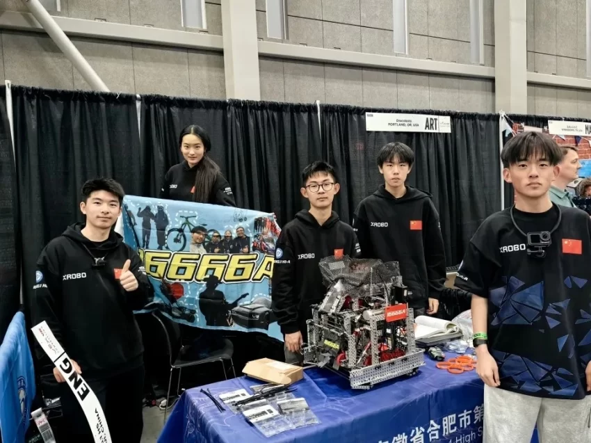 合肥一中学子勇夺2026年VEX机器人世界锦标赛V5RC高中组亚军(图2) 合肥一中学子勇夺2026年VEX机器人世界锦标赛V5RC高中组亚军(图2)