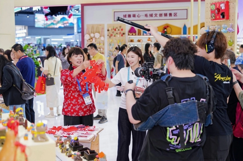 第二十二届深圳文博会陕西展位彰显文化产业新活力(图7)