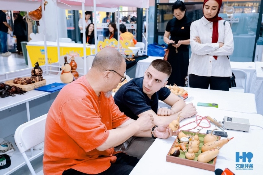 酒店推出非遗套餐 非遗好物入驻隆福寺商圈(图6) 2026年怀柔区“文化和自然遗产日”主题活动在慕田峪长城举行(图6)