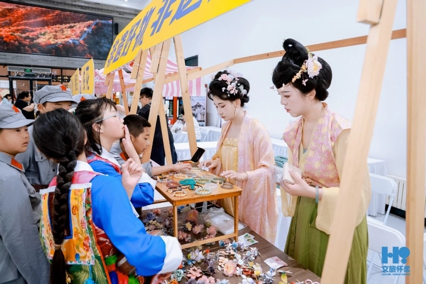 酒店推出非遗套餐 非遗好物入驻隆福寺商圈(图9) 2026年怀柔区“文化和自然遗产日”主题活动在慕田峪长城举行(图9)