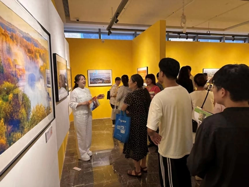 “大美伊春·魅力丰林”四季风光摄影展合肥站启幕(图1) “大美伊春·魅力丰林”四季风光摄影展合肥站启幕(图1)