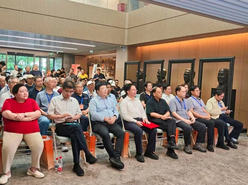 画家杨留义北京中轴线百米长卷呈现京华中轴盛景