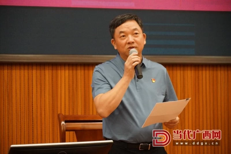 《新时代颂——石才夫朗诵诗选》新书发布会暨阅读分享会在南宁举行(图3) 《新时代颂——石才夫朗诵诗选》新书发布会暨阅读分享会在南宁举行(图3)