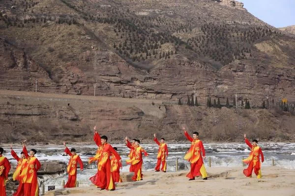 央视拥抱母亲河 临汾唱响全中国(图1) 央视拥抱母亲河 临汾唱响全中国(图1)