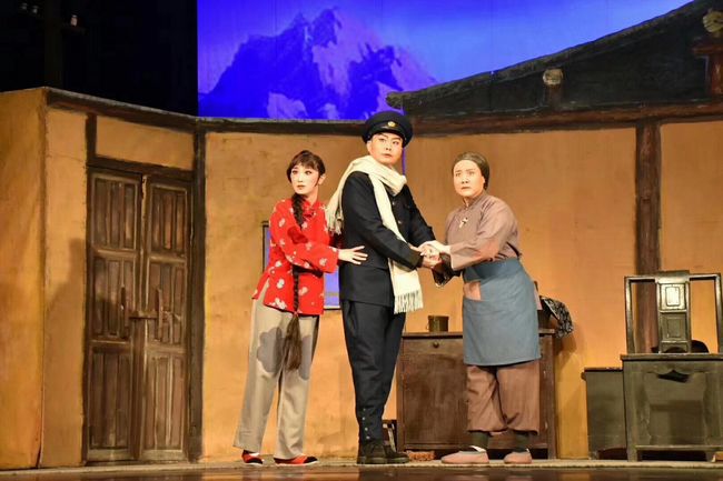 红色经典唱响蓉城 成都京剧艺术教育试点学校同步授牌(图5) 红色经典唱响蓉城 成都京剧艺术教育试点学校同步授牌(图5)