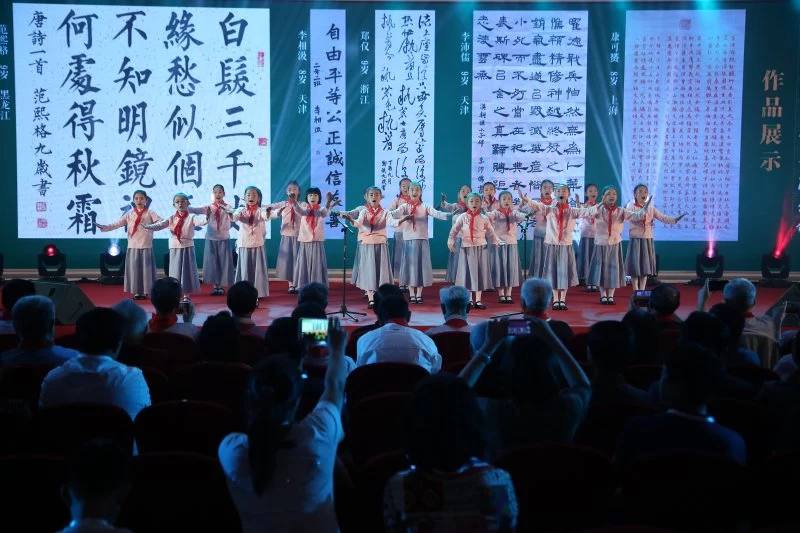 第三届《全球华人少年书法大会》正式启动(图7) 第三届《全球华人少年书法大会》正式启动(图7)