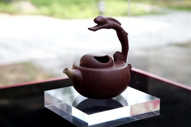 中国工艺美术大师李昌鸿、沈蘧华夫妇作品献礼北大校庆暨《紫砂品赏》新书发布会在京举办(图2) 中国工艺美术大师李昌鸿、沈蘧华夫妇作品献礼北大校庆暨《紫砂品赏》新书发布会在京举办(图2)