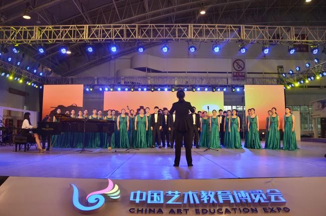 合唱《美丽中国》唱响改革开放四十周年艺术教育成果展(图1) 合唱《美丽中国》唱响改革开放四十周年艺术教育成果展(图1)