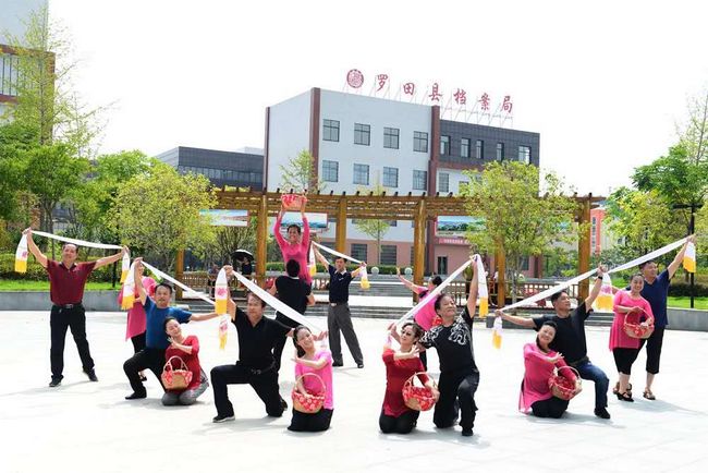 湖北黄冈:多措并举推动广场舞文明健康发展(图2) 湖北黄冈:多措并举推动广场舞文明健康发展(图2)