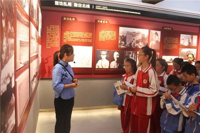 弘扬爱国正气 担当时代责任——走进邓宝珊将军纪念馆党性教育基地(图1)