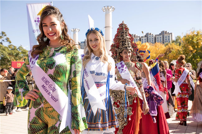 2018环球旅游小姐世界总决赛入城仪式在宁夏中卫市举行(图2)