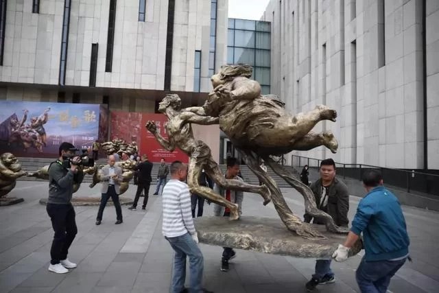 众艳亮相金陵——“一路欢歌——许鸿飞雕塑世界巡展·南京站”启幕(图21)