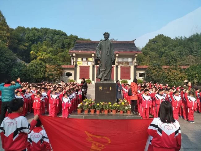 手持彩练当空舞——湖北浠水县努力创建国家公共文化服务体系示范区(图1)