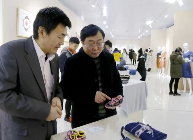 桃李芬芳处处春——广西河池学院《仫佬族民间刺绣工艺创新人才培养》项目侧记