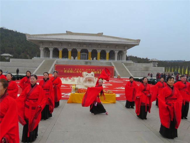 黄帝陵举办二月二“米龙祈福”活动(图1) 黄帝陵举办二月二“米龙祈福”活动(图1)