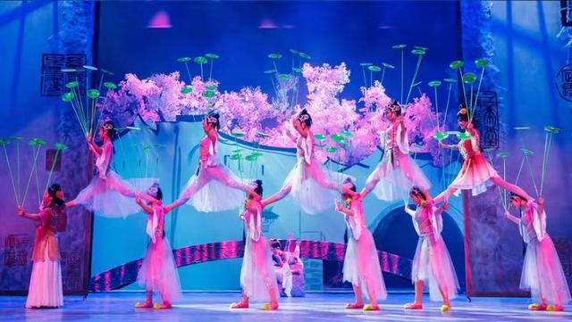 江苏省杂技团创新剧目《小桥 流水 人家》献演第十届全国杂技展演(图3)