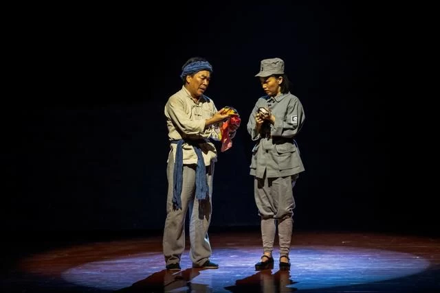 小人物，大情怀——广西方言话剧《父亲的革命生涯》首演(图2)