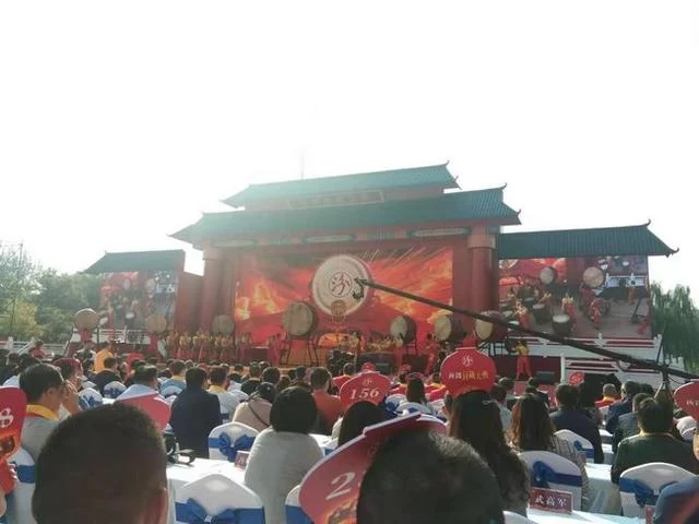 2019汾酒封藏大典举办,25L头锅原浆汾酒单坛1100万创纪录!(图3) 2019汾酒封藏大典举办,25L头锅原浆汾酒单坛1100万创纪录!(图3)