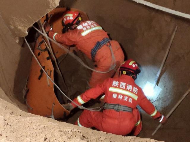 21小时生死大营救 9.24神木消防深井坍塌事故救援行动(图16)