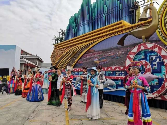 “壮美广西”彩车荣归故里(图4)