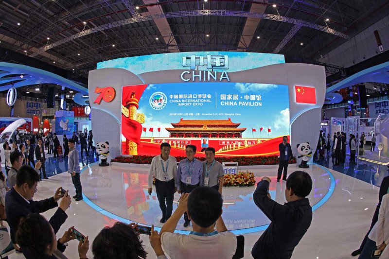 “我们对中国充满信心”——习近平主席在第二届中国国际进口博览会开幕式上主旨演讲引发文旅展商热烈反响(图1)