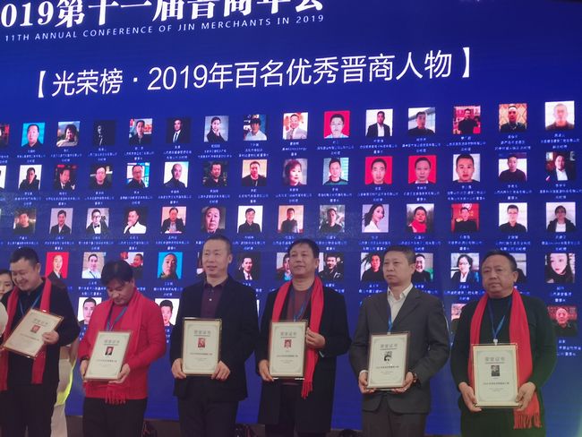 传统因传承而情深意重,世界吉尼斯纪录保持者杨拴明一笔空心字华章层出(图2) 传统因传承而情深意重,世界吉尼斯纪录保持者杨拴明一笔空心字华章层出(图2)