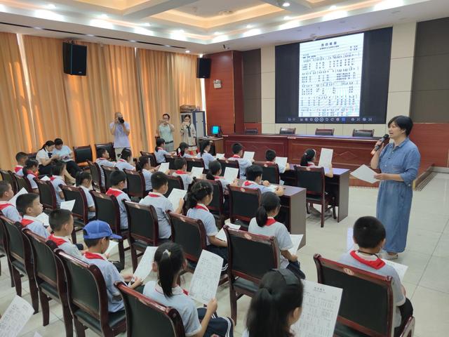 《红色文化永传承》文化传播系列活动在来宾市图书馆和博物馆开展(图2)