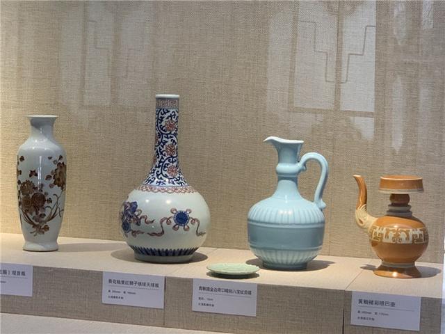 “从青花到炫彩”山西民间收藏精品瓷器展开幕(图3)