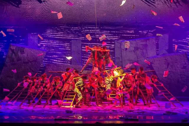 荡气回肠铁血魂——杂技报告剧《芦苇青青菜花黄》首演侧记(图5) 荡气回肠铁血魂——杂技报告剧《芦苇青青菜花黄》首演侧记(图5)