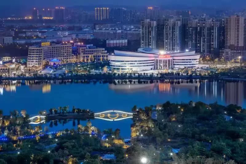 黄梅戏大剧院:点亮黄冈 重启未来——写在黄梅戏大剧院开业运营5周年(图1) 黄梅戏大剧院:点亮黄冈 重启未来——写在黄梅戏大剧院开业运营5周年(图1)