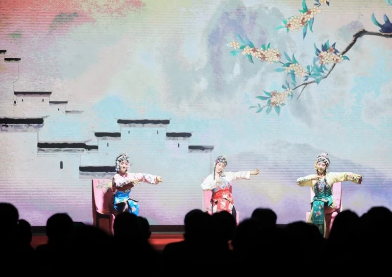 “壮美广西·多彩非遗”——2020广西非遗助力脱贫攻坚和乡村振兴展示展销在京举行(图1) “壮美广西·多彩非遗”——2020广西非遗助力脱贫攻坚和乡村振兴展示展销在京举行(图1)