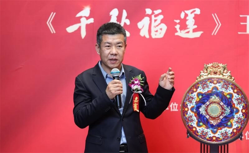 钟连盛张铁成首度联袂创新,《千秋福运》玉璧景泰蓝在京首发(图10) 钟连盛张铁成首度联袂创新,《千秋福运》玉璧景泰蓝在京首发(图10)