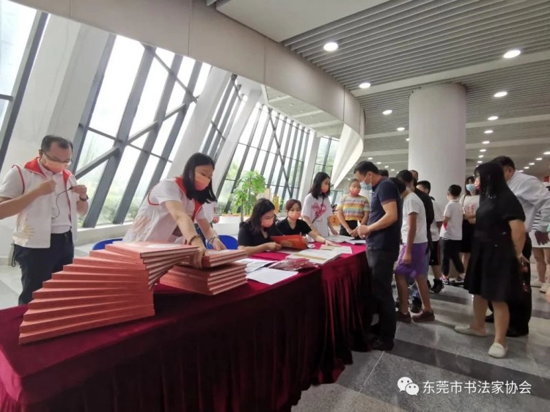 “长安选堂奖”东莞市第十三届青少年书法现场大赛获奖作品展举行(图2) “长安选堂奖”东莞市第十三届青少年书法现场大赛获奖作品展举行(图2)